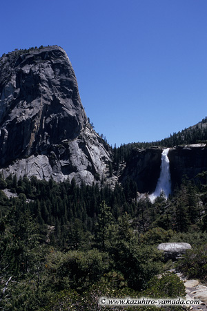 Nevada Fall and Liberty Cap / �l�o�_��ƃ��o�e�B�[�L���b�v